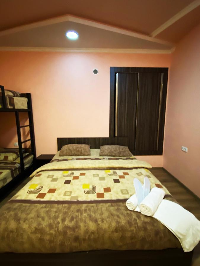 Domino Yerevan Hostel And Hotel Exterior foto
