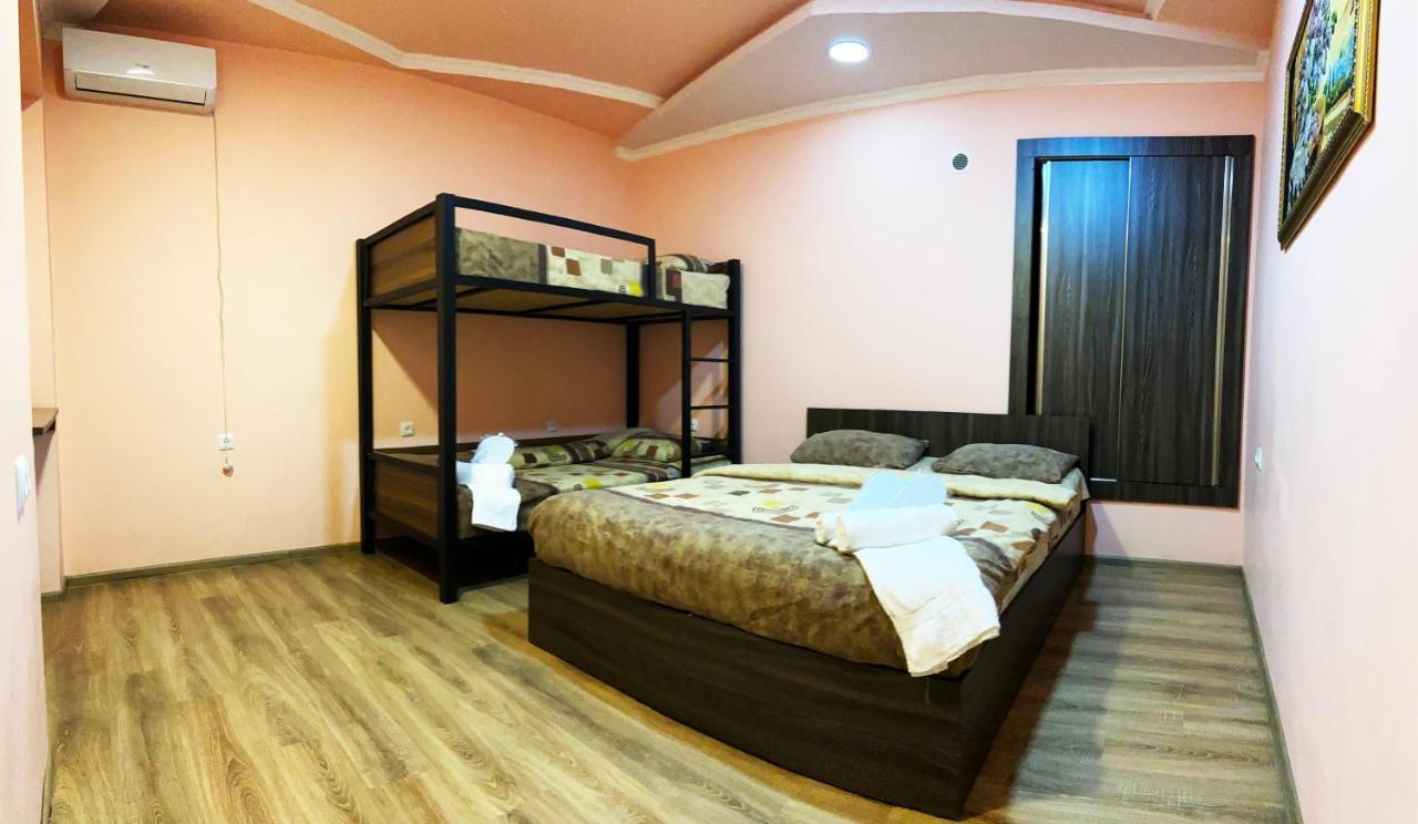 Domino Yerevan Hostel And Hotel Exterior foto