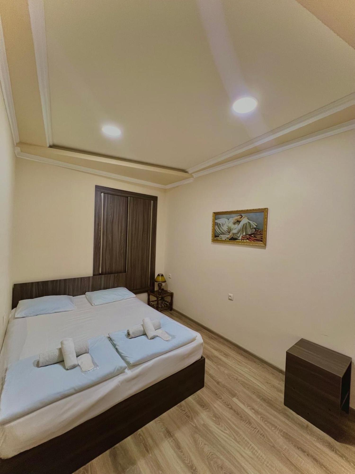 Domino Yerevan Hostel And Hotel Exterior foto